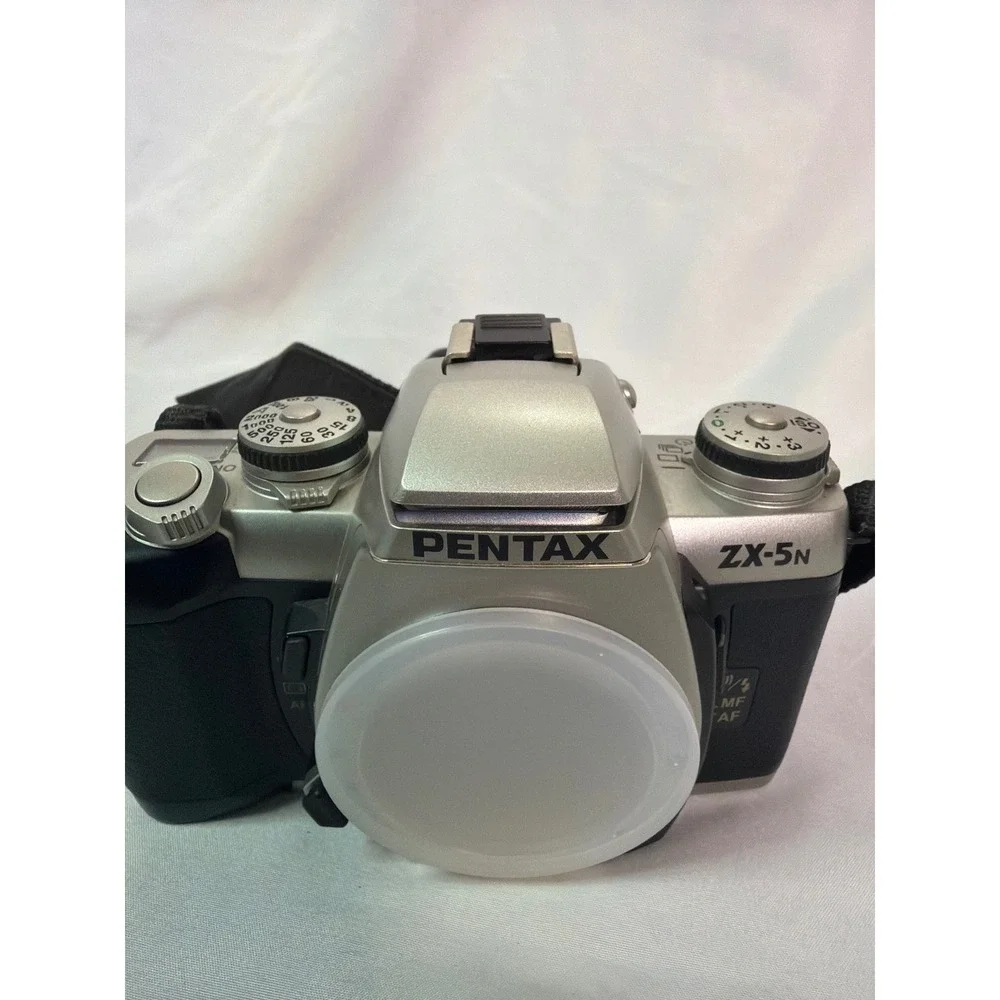 Pentax ZX-5N 35mm SLR Film Camera‎ Silver Black Works Flash doesn't stay up!!